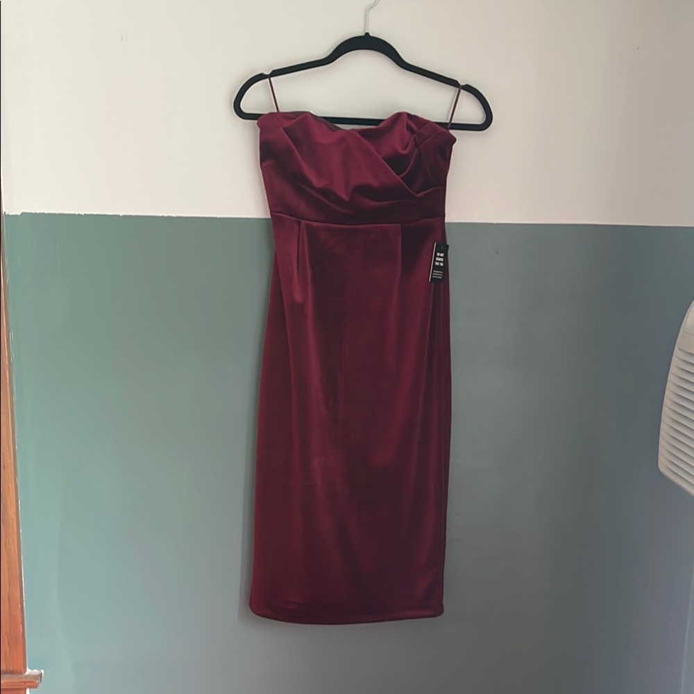 Elegant Burgundy Strapless Dress